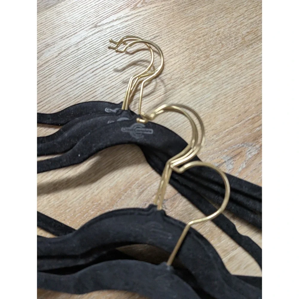 8 Closet Complete Huggable Hangers for Shirts & Pants,‎ BLACK w/ Gold Hook